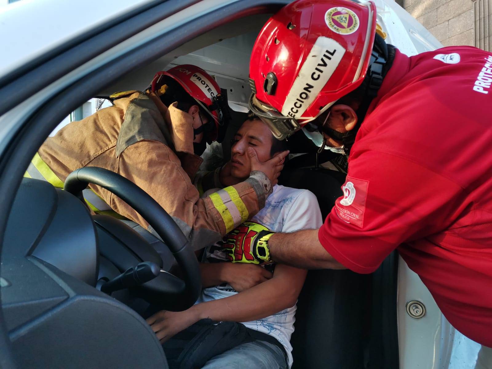 Dos lesionados dejó ayer un choque de crucero en las avenidas Madero y Pino Suárez