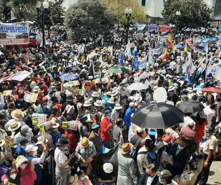 Realizan marchas contra el presidente Lasso