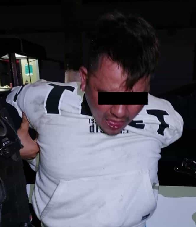 Les encontraron dos armas de fuego con cartuchos hábiles, así como varios envoltorios de cocaína