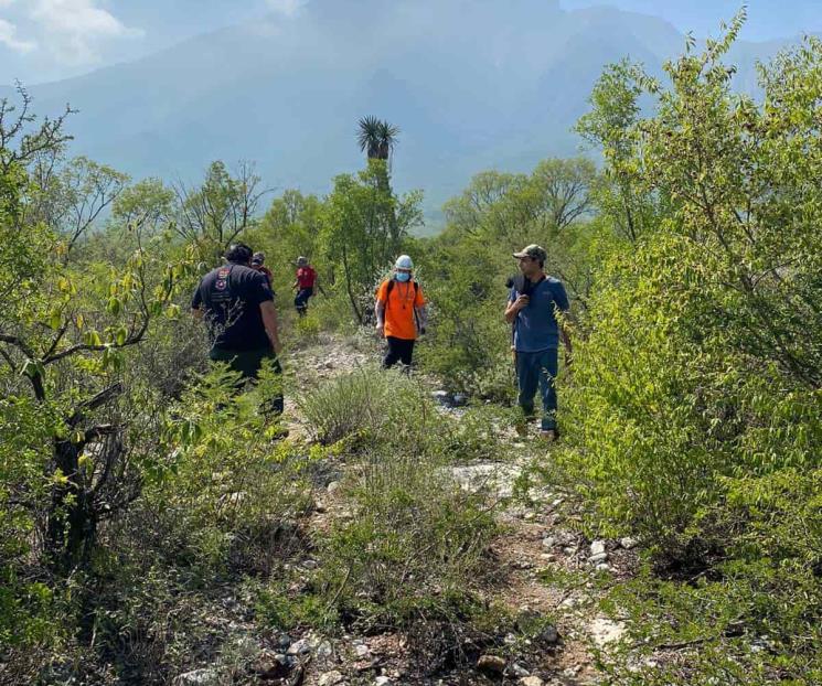 Rescatan a dos jóvenes en cerro