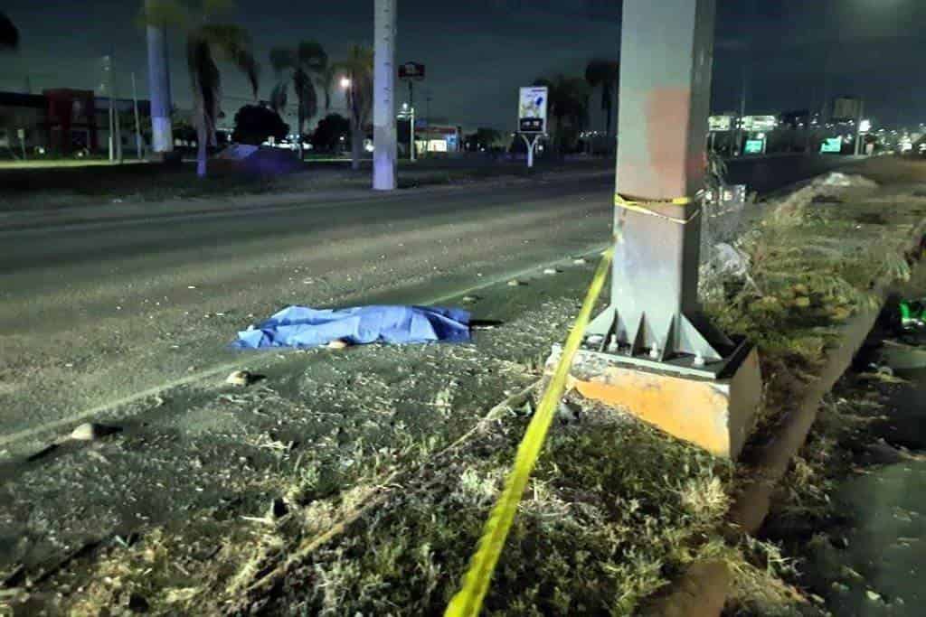 Un repartidor perdió la vida al estrellarse contra el poste