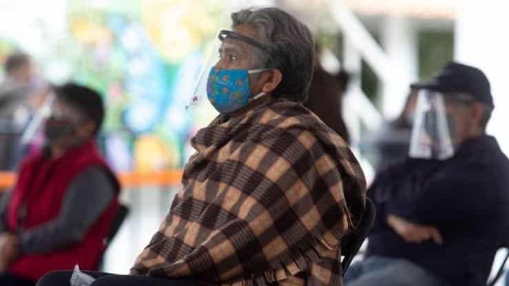 Invitan a adultos mayores a registrarse en 65 y más