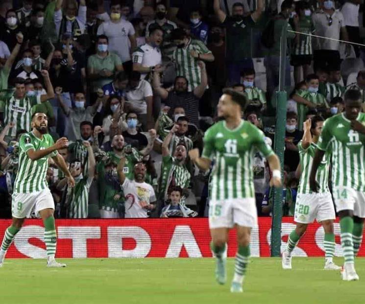 Empata el Betis en Europa League y Lainez ve acción