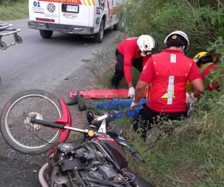 Moto choca de frente con camión en Montemorelos