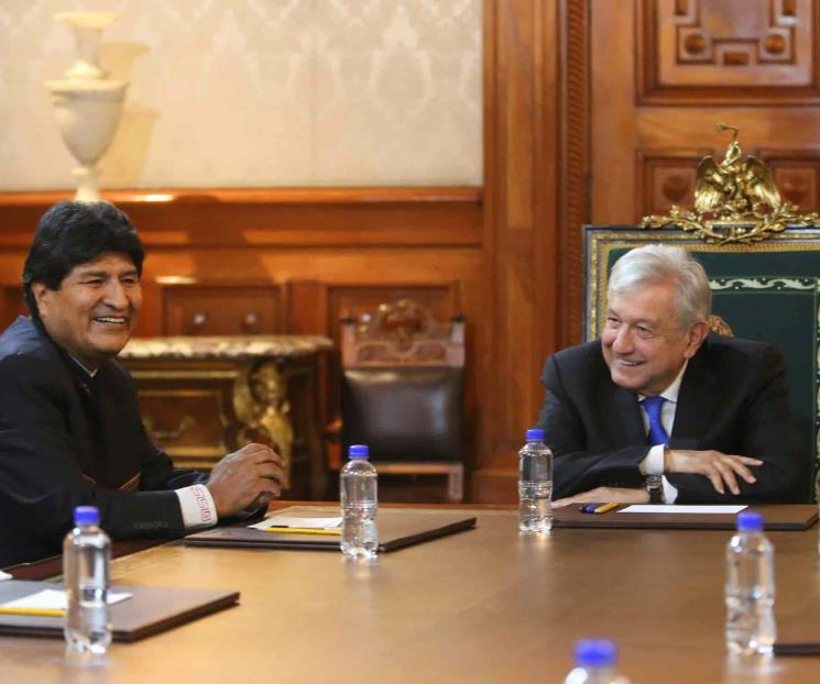 Recibe López Obrador a Evo Morales en Palacio Nacional