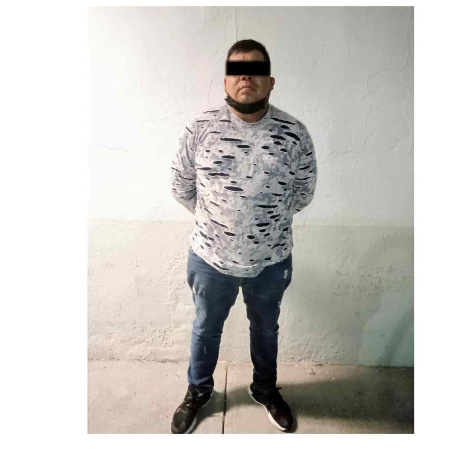 Llevaba un arma de fuego y 15 envoltorios con un químico con características de la cocaína en polvo