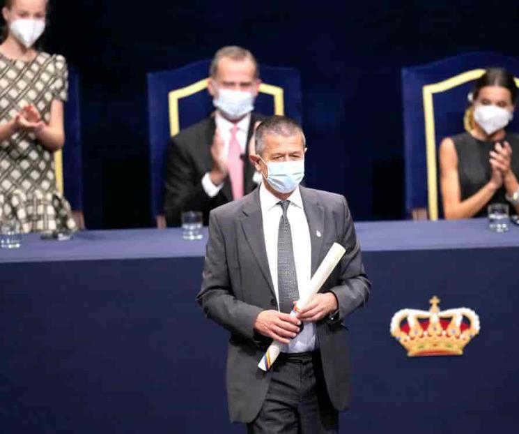 Recibe Emmanuel Carrére Premio Princesa de Asturias