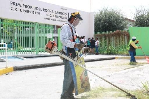 Limpian en Juárez un promedio de 20 escuelas por semana