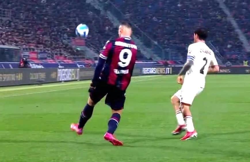 Saca AC Milan apurado triunfo y lideran la Serie A