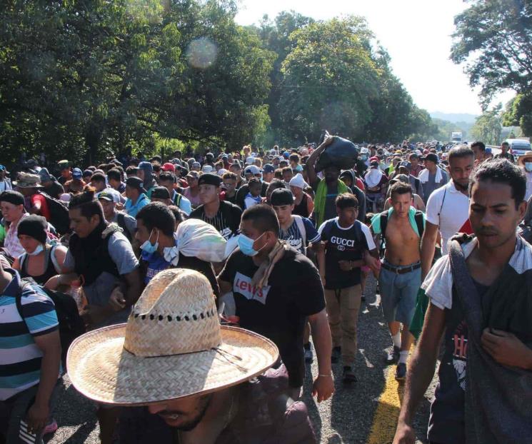 Advierte Ebrard que engañan a migrantes