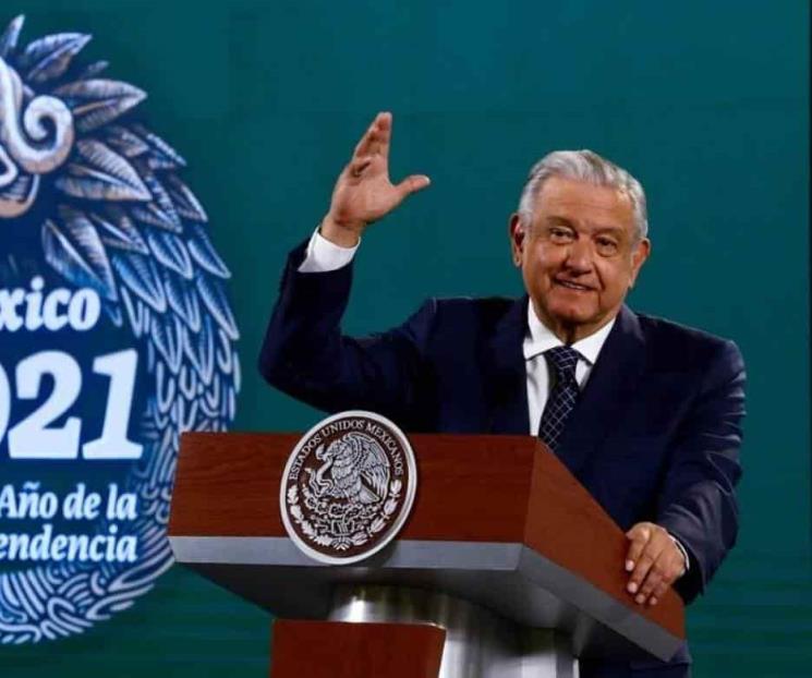Ay nanita, pobres alumnos, dice AMLO a Creel