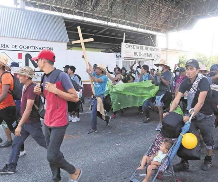 Permiten libre paso a caravana migrante