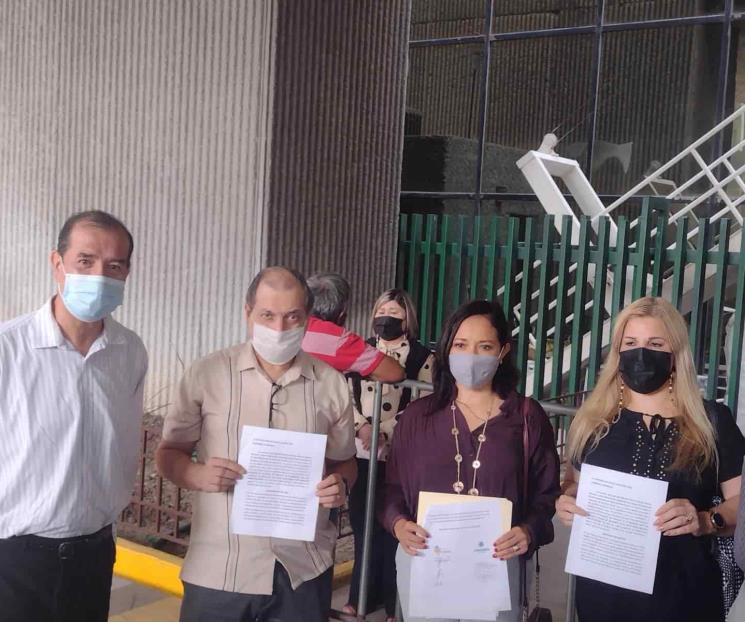 Exigen padres de familia frenar norma contra colegios