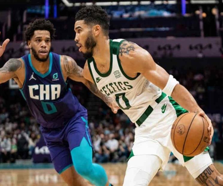 Quita Boston invicto a Charlotte Hornets