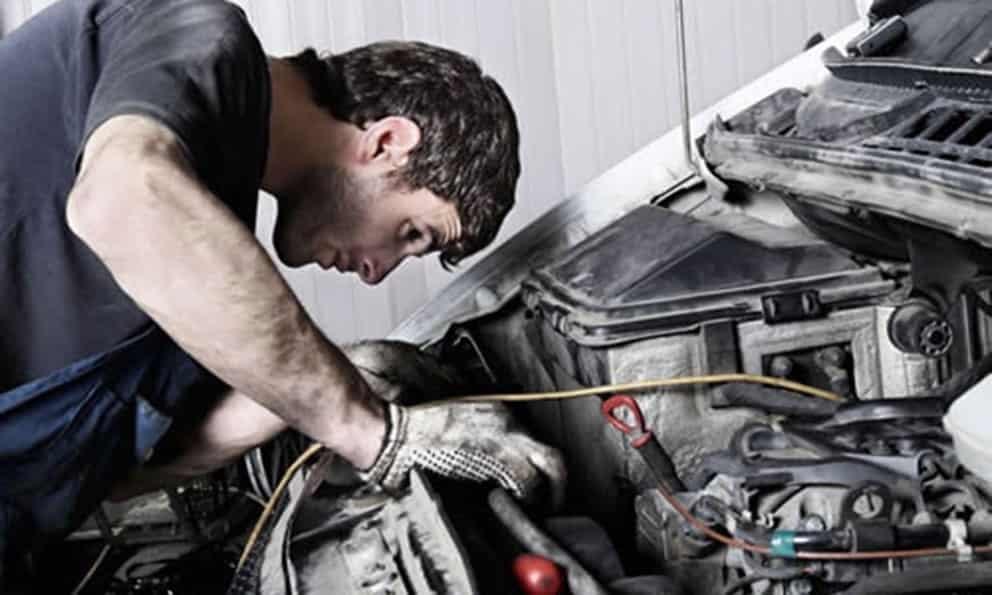 Pandemia ocasiona menos visitas a talleres de reparar autos