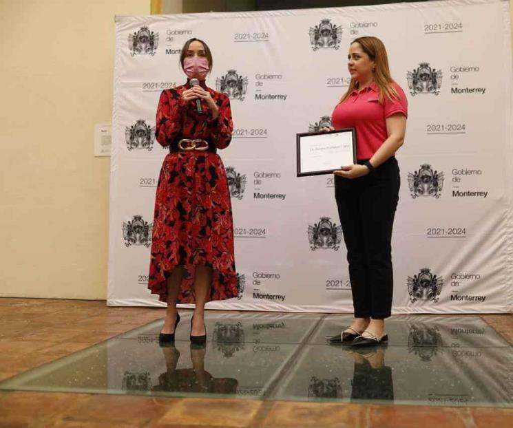 Se reúne presidenta del DIF regio con voluntarias