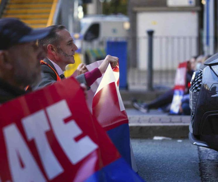Británicos vuelven a calles pese a orden judicial
