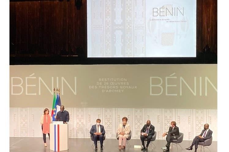 Francia devuelve a Benín 26 obras del tesoro de Abomey