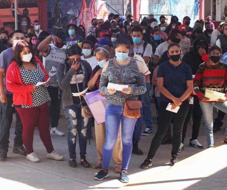 Rezagados acuden a vacunarse en Ecatepec