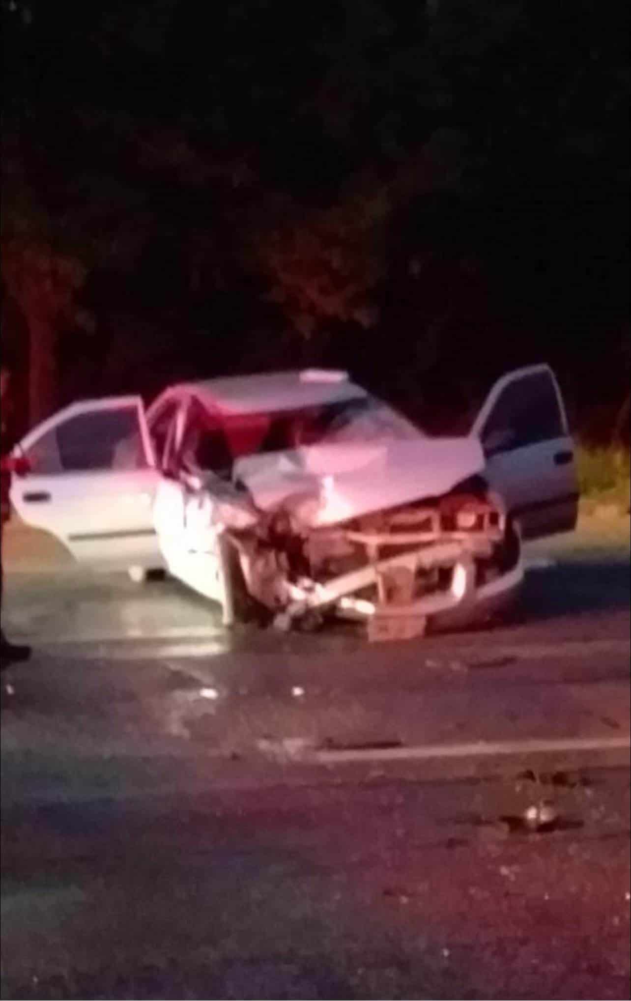 Terminó que lesiones de consideración, después de estrellarse por alcance contra un camión tipo torton