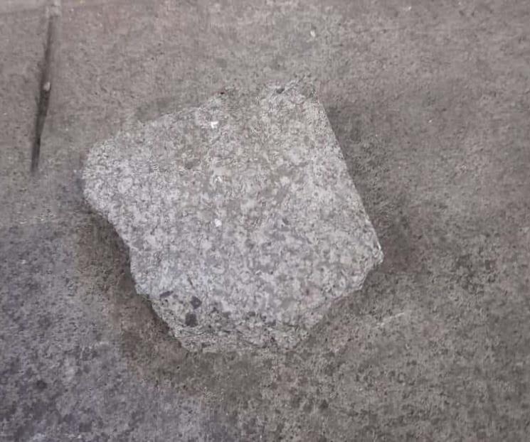 Intenta evitar detención a pedradas