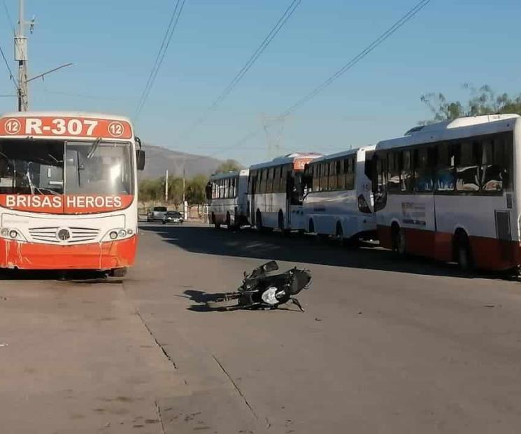 Intentan ejecutar a 2 en moto