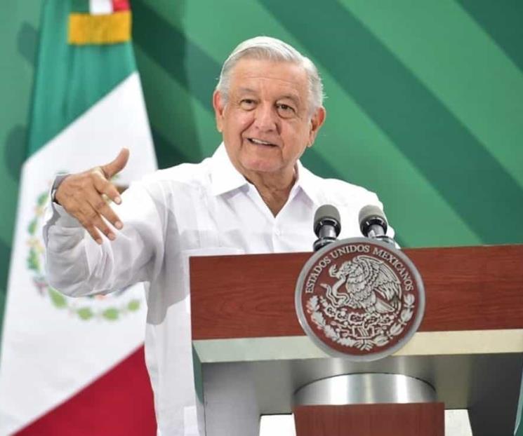 AMLO celebra acuerdo logrado en el sindicato petrolero