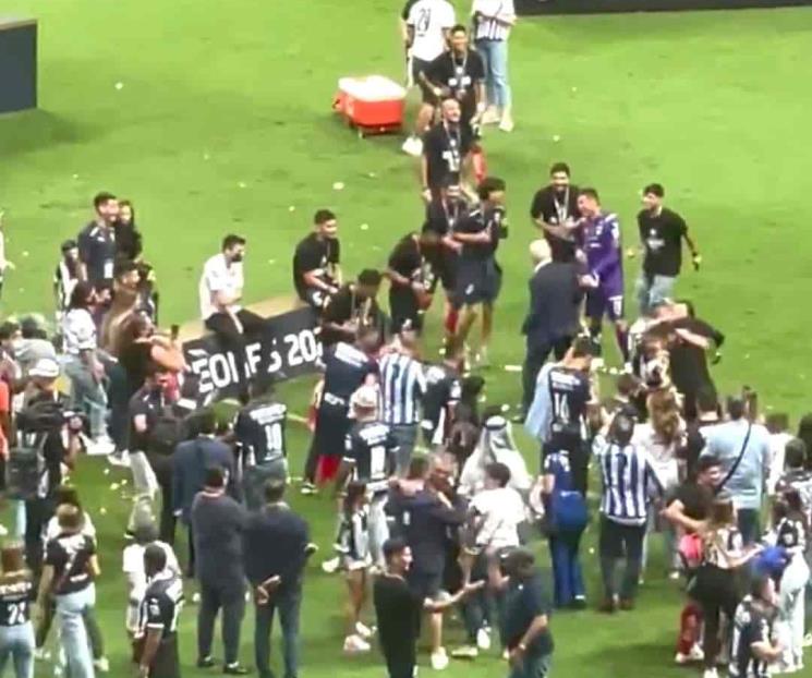 Festeja Aguirre al ritmo del ‘Payaso de Rodeo’ Festeja Aguirre al ritmo del ‘Payaso de Rodeo’