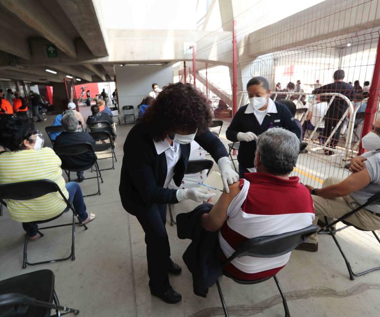 Dan vacunas anti-Covid 5 veces más protección