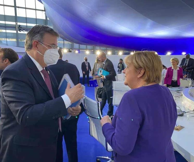 Ebrard agradece a Merkel por sus 16 años de servicio
