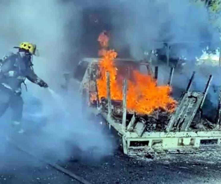 Consume incendio  camioneta en Escobedo