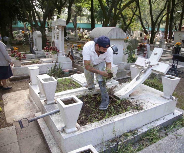 Este año sí se nota la  vida en los panteones