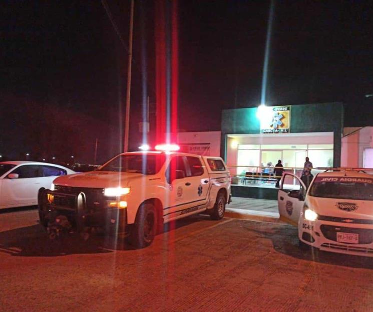 Balean a hombre afuera de su casa