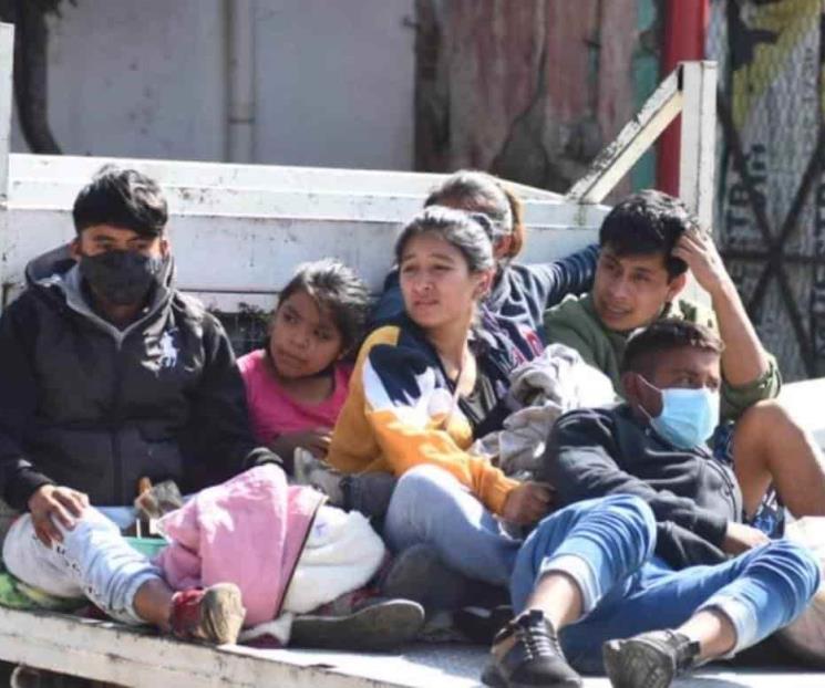 Damnificados en Puebla duermen en calle para evitar rapiña
