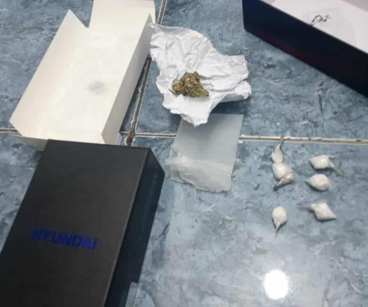 Intenta agredir a empleados de tienda