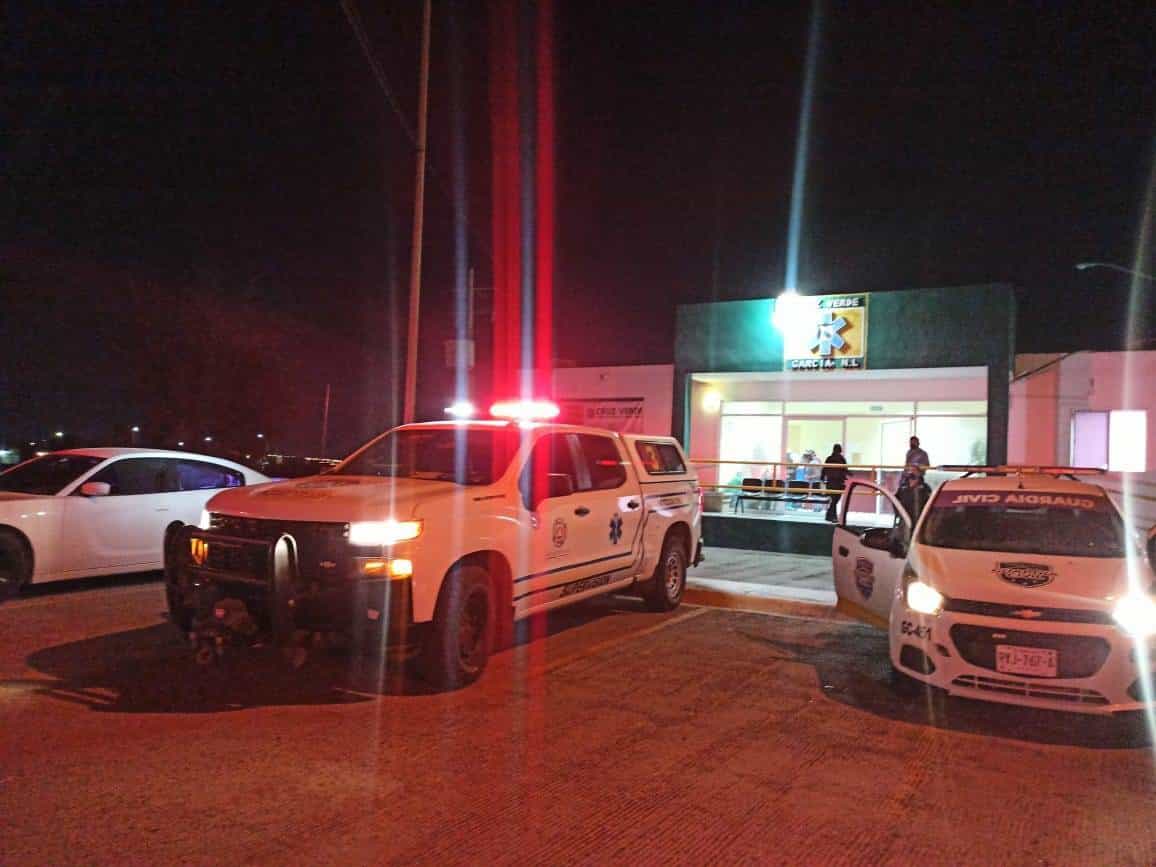 Cuando se encontraba afuera de un domicilio un hombre sufrió una herida por arma de fuego
