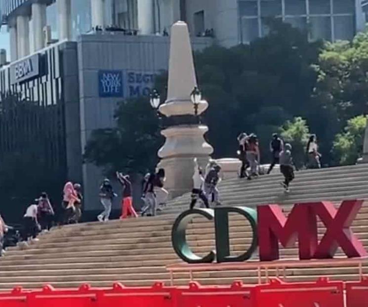 Grupo de feministas protestan en Showrun de Red Bull