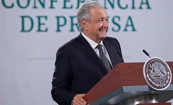 Llama AMLO a participar en consulta sobre revocación