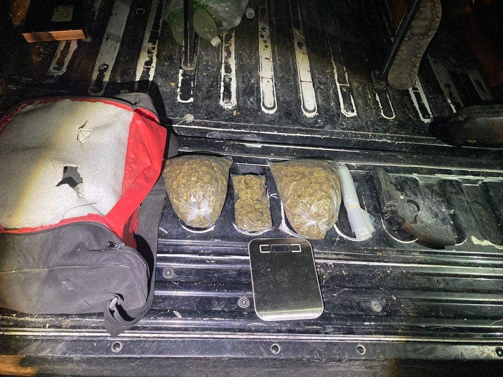 Luego de intercambiar droga con otro sujeto, elementos de Fuerza Civil lograron detener a uno de ellos