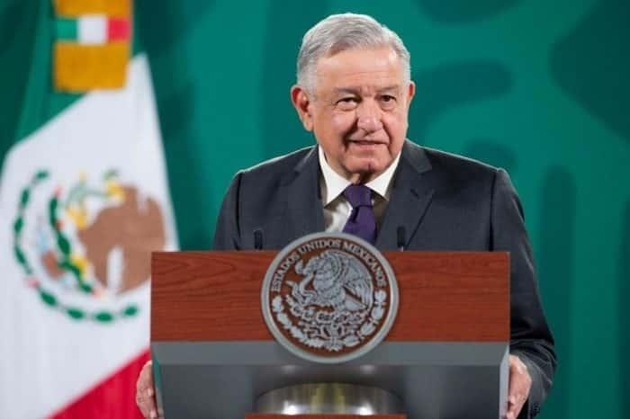 Critica AMLO planeación de más extracción de petróleo