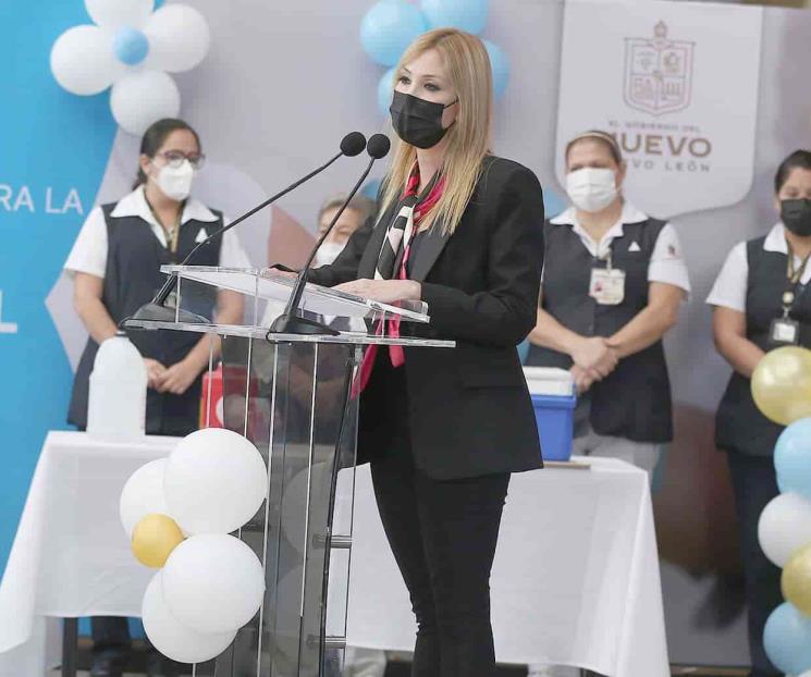 Analizarán aplicar segunda dosis a maestros