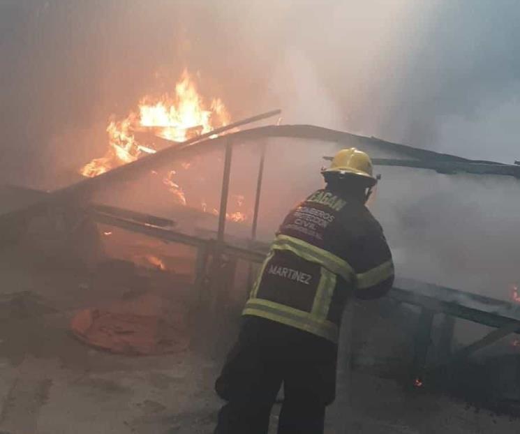 Arde bodega en Montemorelos