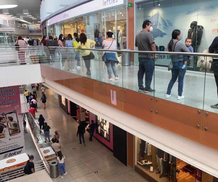 Reporta marginal avance de confianza del consumidor