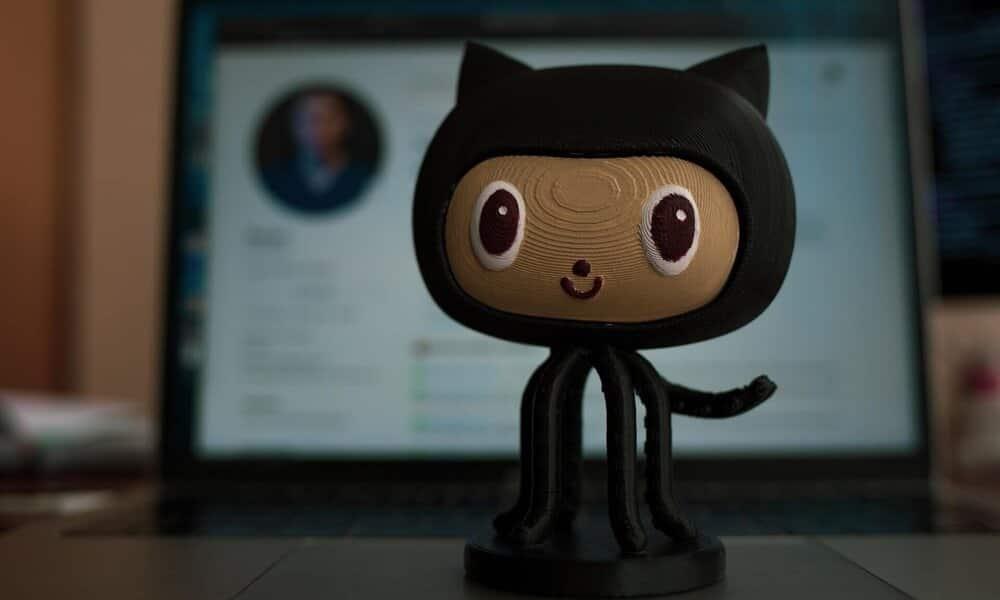 GitHub cambia CEO y anuncia controles de revisión de código
