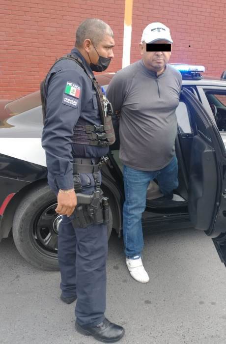 Logran ubicar y detener a un hombre que viajaba en un automóvil con reporte de robo