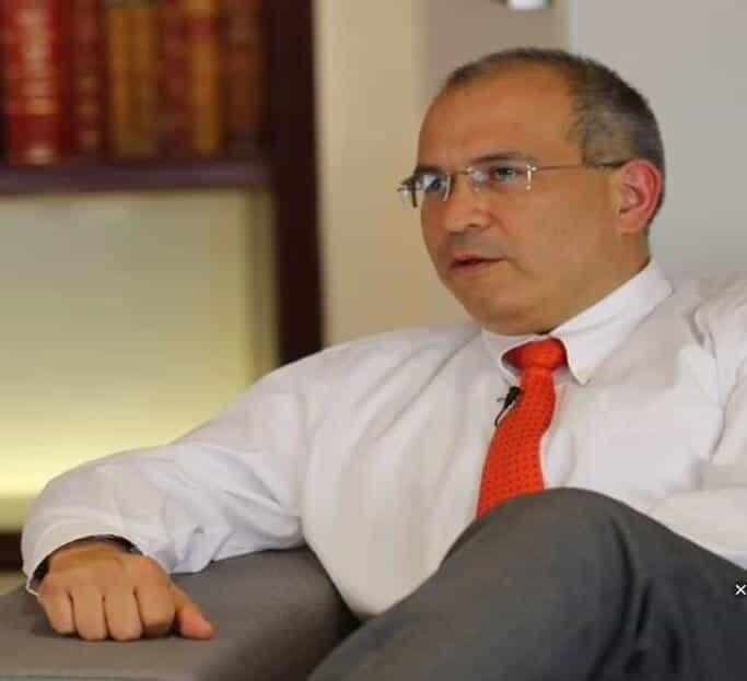 Ordenan detener a otro ex director de Pemex