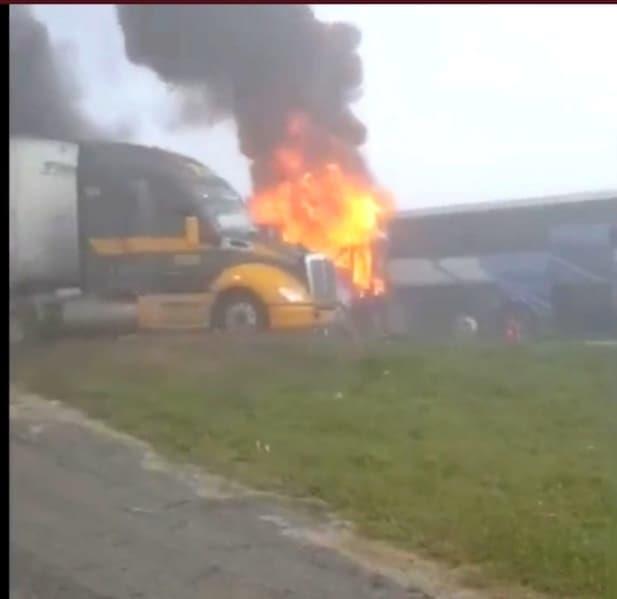 Sufren fans rayados accidente; todos están bien