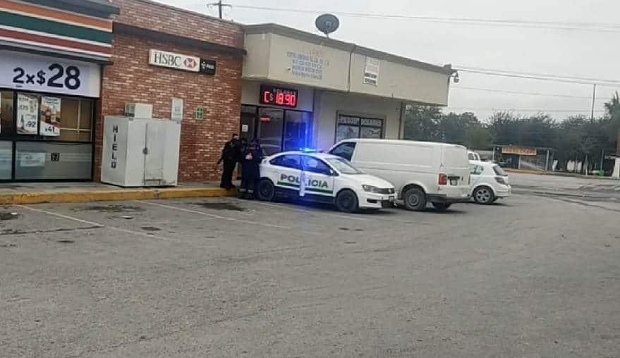 Comando armado roba camioneta a comerciante en Cadereyta
