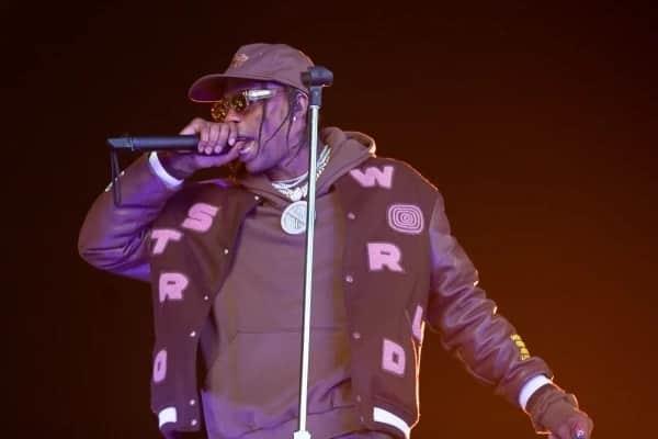 Mueren 8 personas en avalancha durante show de Travis Scott