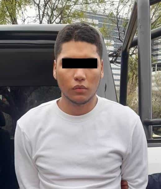 Detenido luego de robar chamarras y camisas de un negocio,